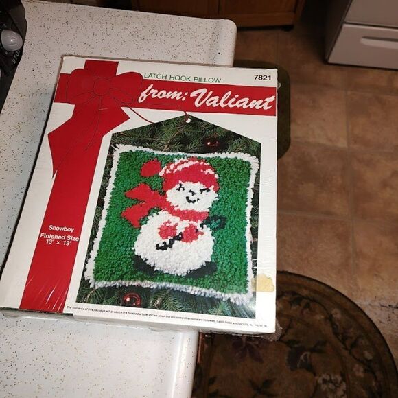 New Vintage Valiant Snowboy Latch Hook Pillow Kit 13 X 13 - Picture 1 of 2